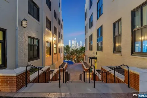 518-536 Gregory Weehawken NJ 07086