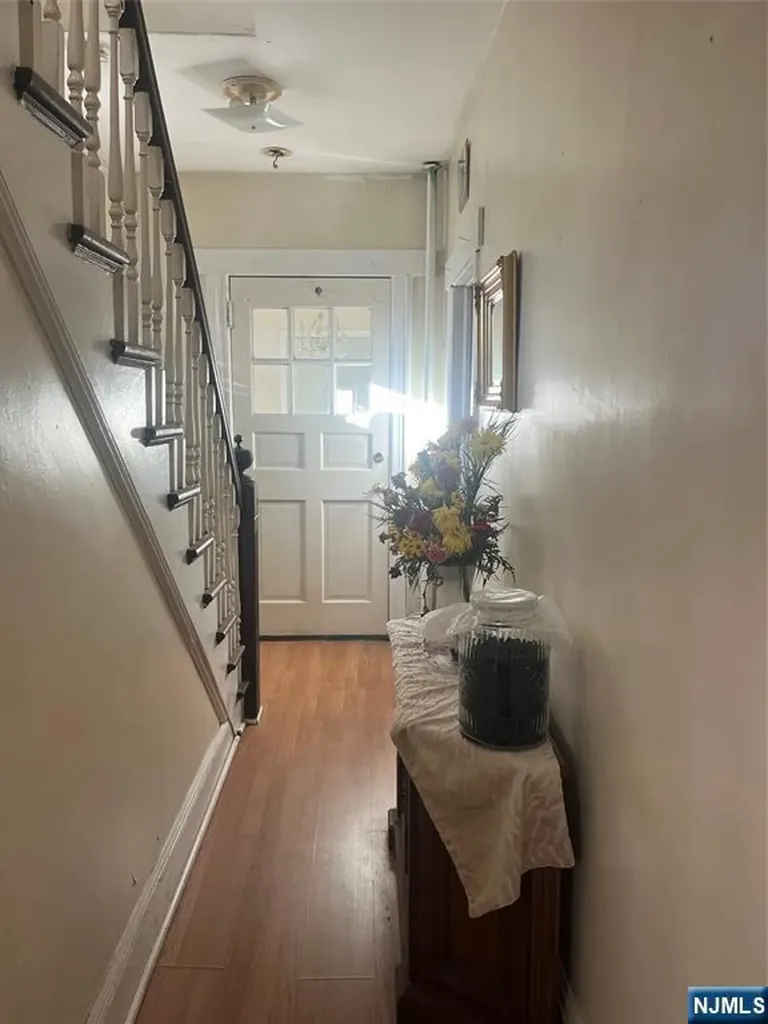 22 W Central Bergenfield NJ 07661