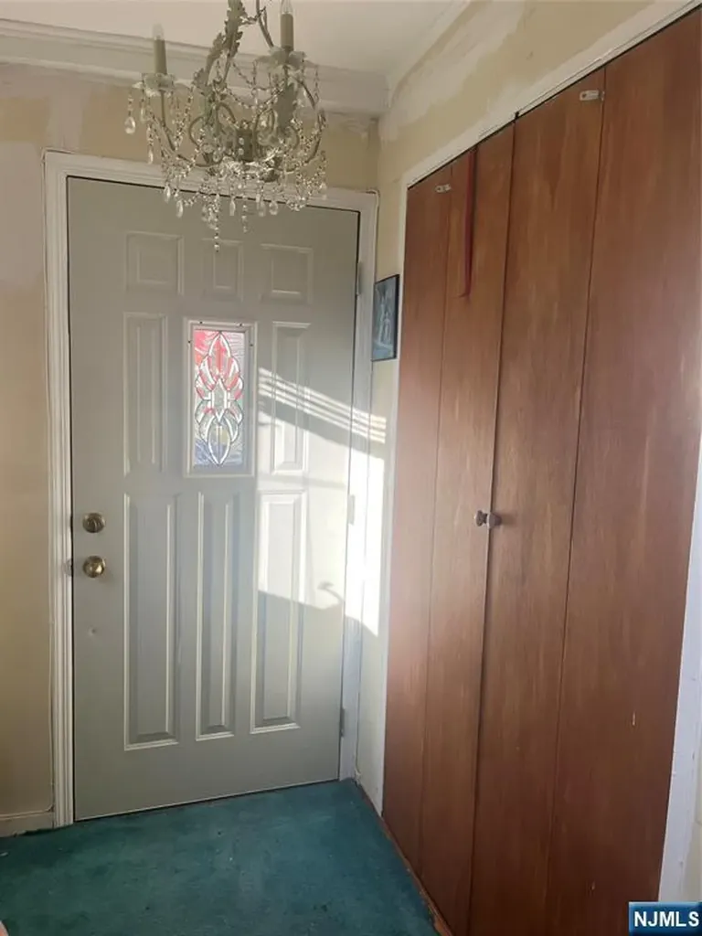 22 W Central Bergenfield NJ 07661