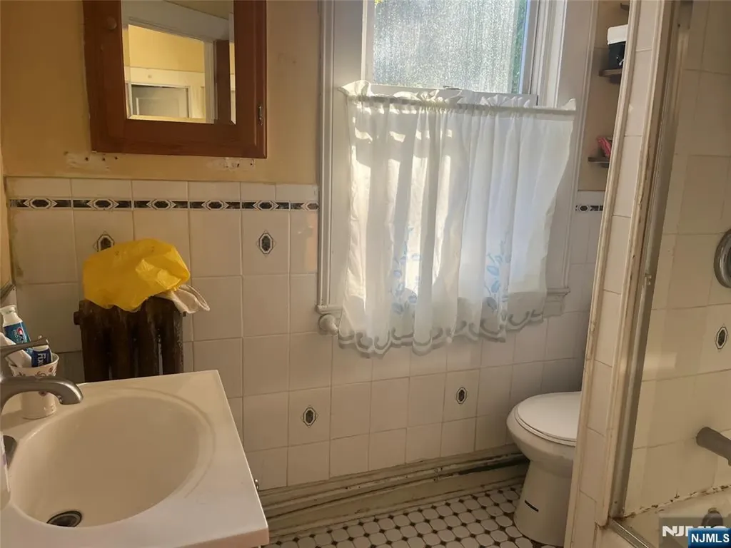 22 W Central Bergenfield NJ 07661