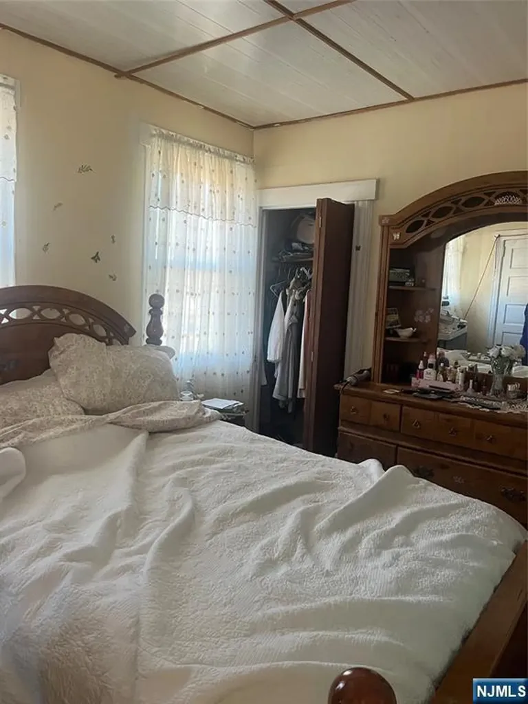 22 W Central Bergenfield NJ 07661