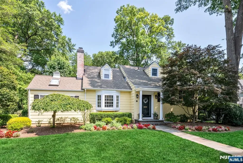 86 Carlton Avenue Ho-ho-kus NJ 07423