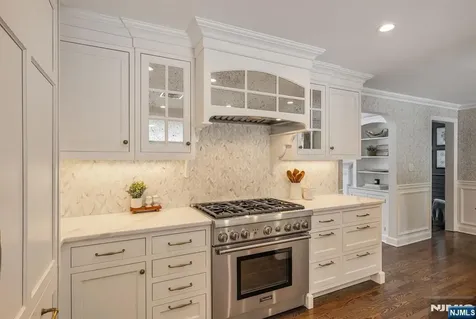 86 Carlton Avenue Ho-ho-kus NJ 07423