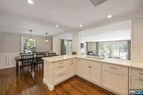 86 Carlton Avenue Ho-ho-kus NJ 07423