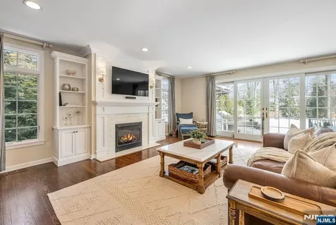 86 Carlton Avenue Ho-ho-kus NJ 07423