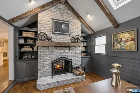 86 Carlton Avenue Ho-ho-kus NJ 07423