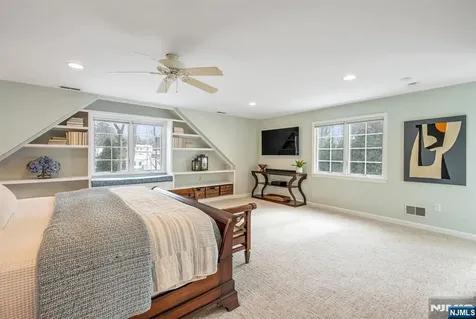 86 Carlton Avenue Ho-ho-kus NJ 07423