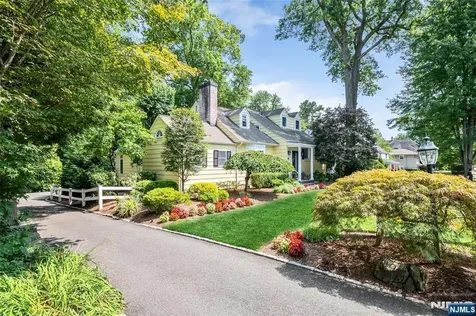 86 Carlton Avenue Ho-ho-kus NJ 07423