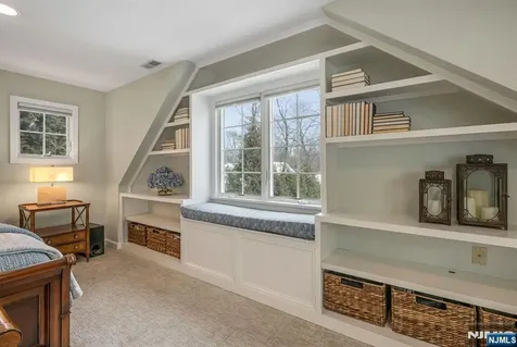 86 Carlton Avenue Ho-ho-kus NJ 07423