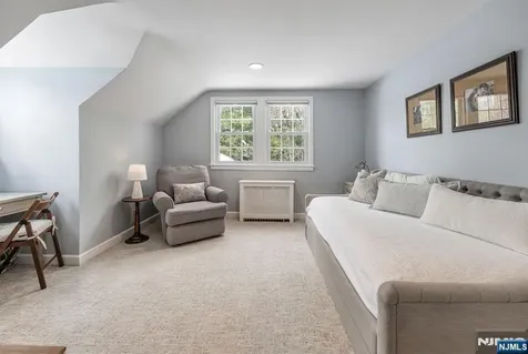 86 Carlton Avenue Ho-ho-kus NJ 07423