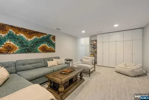 86 Carlton Avenue Ho-ho-kus NJ 07423