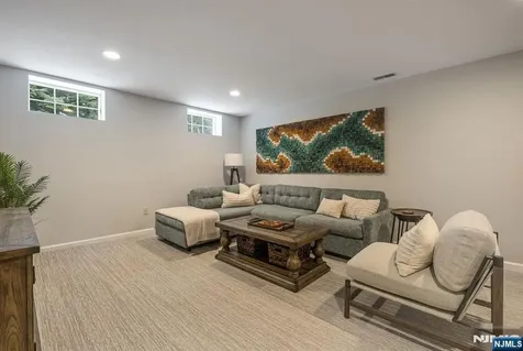 86 Carlton Avenue Ho-ho-kus NJ 07423