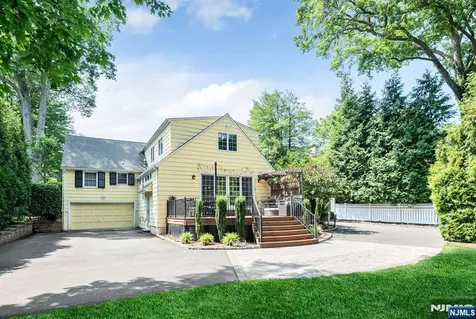 86 Carlton Avenue Ho-ho-kus NJ 07423