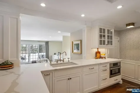 86 Carlton Avenue Ho-ho-kus NJ 07423