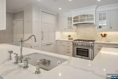 86 Carlton Avenue Ho-ho-kus NJ 07423