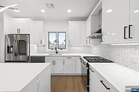476 Lincoln Avenue Cliffside Park NJ 07010