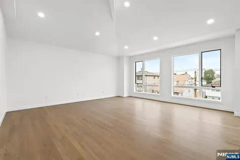 476 Lincoln Avenue Cliffside Park NJ 07010