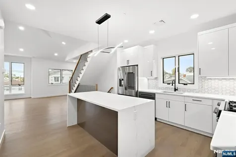 476 Lincoln Avenue Cliffside Park NJ 07010