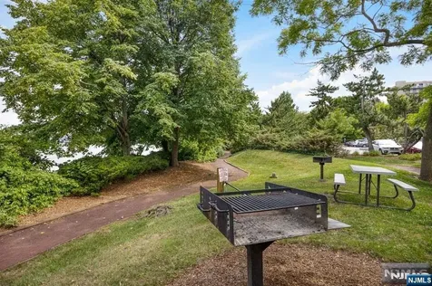 1055 River Road Edgewater NJ 07020