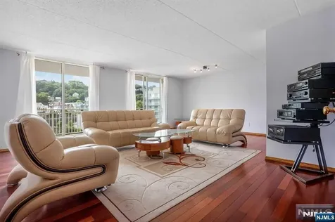 1055 River Road Edgewater NJ 07020
