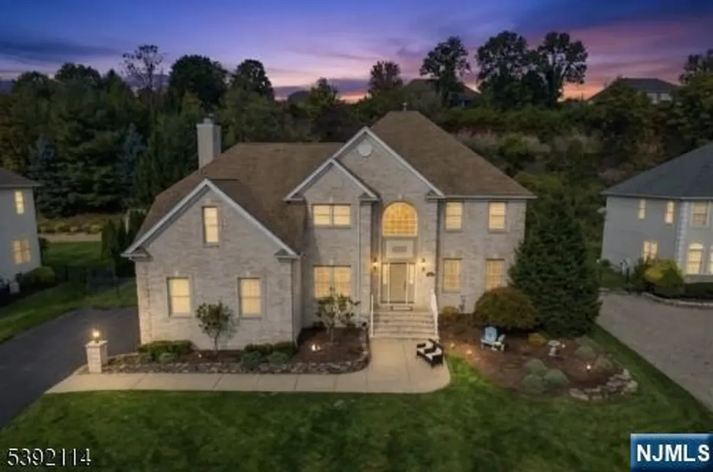 107 Hamilton Trail Totowa NJ 07512