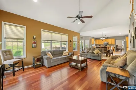 107 Hamilton Trail Totowa NJ 07512