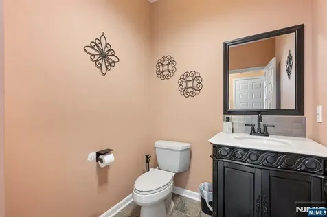107 Hamilton Trail Totowa NJ 07512