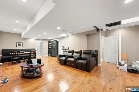 107 Hamilton Trail Totowa NJ 07512