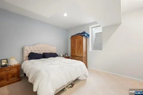 107 Hamilton Trail Totowa NJ 07512