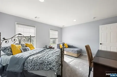 107 Hamilton Trail Totowa NJ 07512