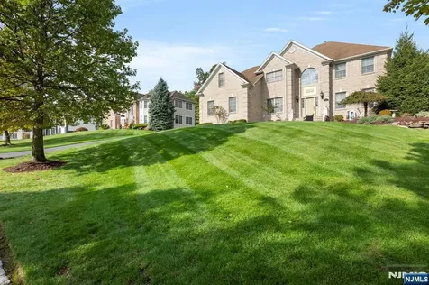107 Hamilton Trail Totowa NJ 07512