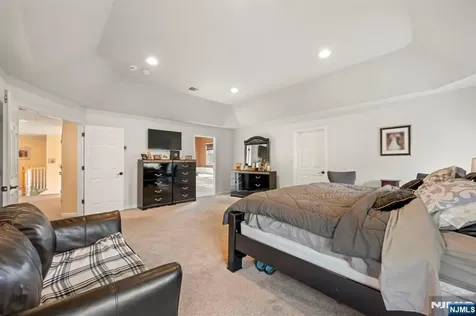 107 Hamilton Trail Totowa NJ 07512