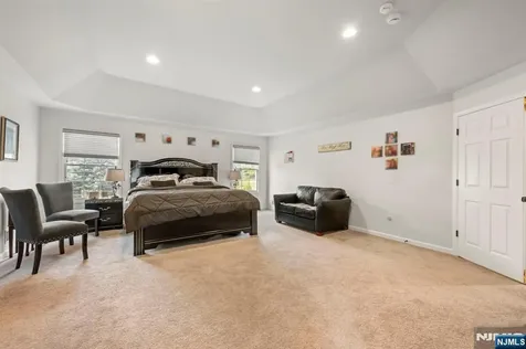 107 Hamilton Trail Totowa NJ 07512