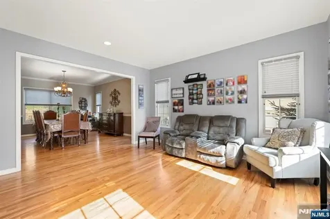 107 Hamilton Trail Totowa NJ 07512