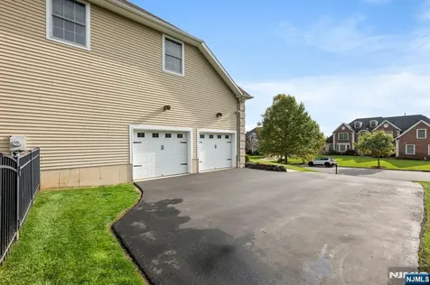 107 Hamilton Trail Totowa NJ 07512