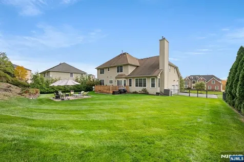 107 Hamilton Trail Totowa NJ 07512