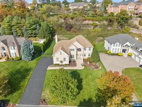 107 Hamilton Trail Totowa NJ 07512