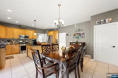 107 Hamilton Trail Totowa NJ 07512