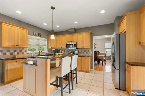 107 Hamilton Trail Totowa NJ 07512