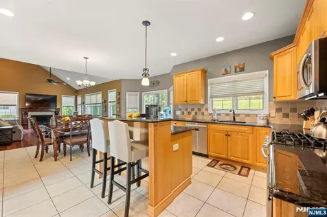 107 Hamilton Trail Totowa NJ 07512