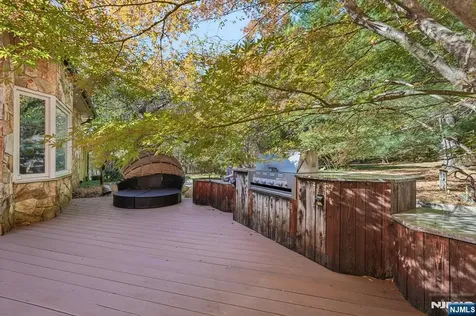 59 Old Stone Church Road Upper Saddle River NJ 07458