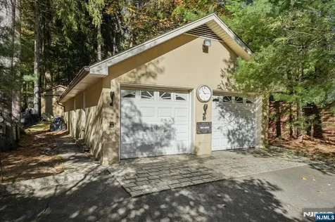 59 Old Stone Church Road Upper Saddle River NJ 07458
