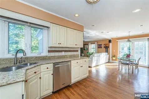 11 Mountain Way West Orange NJ 07052