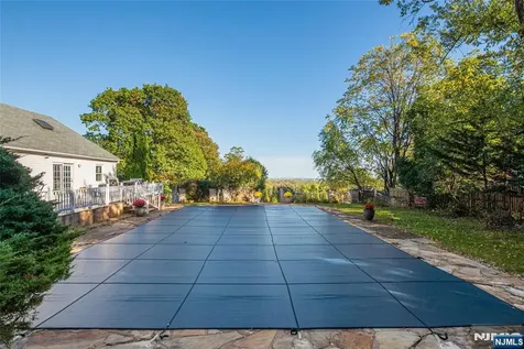 11 Mountain Way West Orange NJ 07052