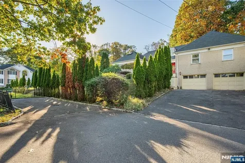 11 Mountain Way West Orange NJ 07052