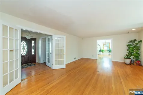 11 Mountain Way West Orange NJ 07052