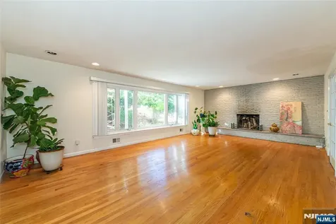 11 Mountain Way West Orange NJ 07052
