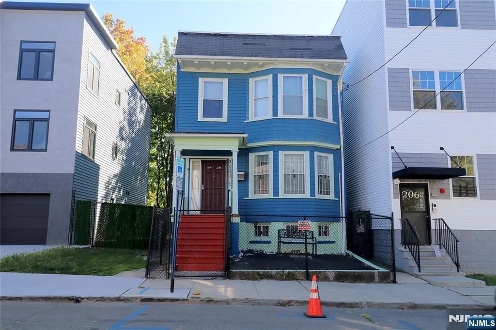 208 22nd Street Irvington NJ 07111