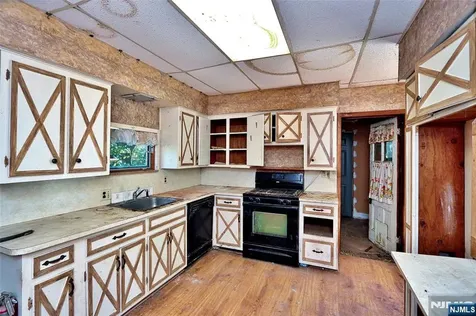 164 Clay Avenue Roselle Park NJ 07204