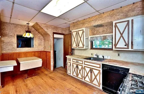 164 Clay Avenue Roselle Park NJ 07204